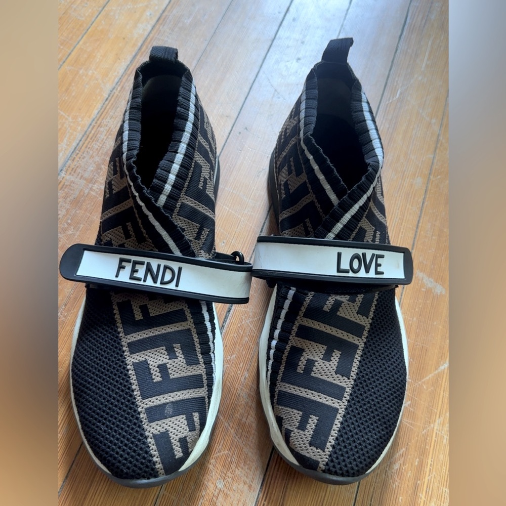 Fendi "Brown & Black" stretch-knit
Logo Sock FENDI LOVE sneakers.